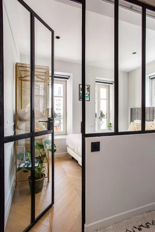 Cmg Caire Saint-denis * باريس